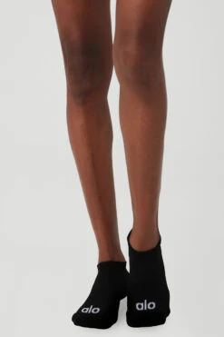 Women's Everyday Sock - Black/White -ALO ACTIVEWEAR SALE A0358W 0100 b1 a1