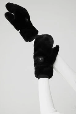 Faux Fur Mittens - Black 9 Faux Fur Mittens - Black -ALO ACTIVEWEAR SALE A0382W 01 b1 s1 a2 1 m54