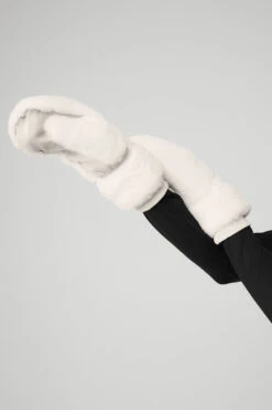 Faux Fur Mittens - Ivory 9 Faux Fur Mittens - Ivory -ALO ACTIVEWEAR SALE A0382W 03299 b1 s1 a2 1 m100