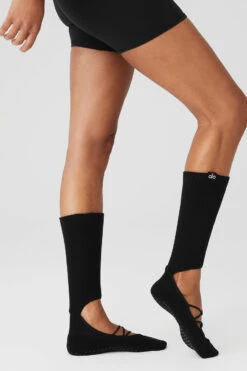 Women's Strappy Siren Grip Sock - Black -ALO ACTIVEWEAR SALE A0411W 01 b1 s1 a2 1 m18