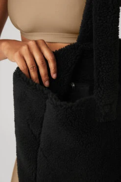 Foxy Sherpa Tote - Black -ALO ACTIVEWEAR SALE A0466U 01 b1 s1 a2 1 m18