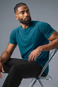 Triumph Raglan Tee - Oceanic Teal -ALO ACTIVEWEAR SALE M1133R 05445 b1 s1 a4 1 m93