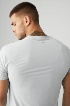Idol Performance Tee - Titanium 8 Idol Performance Tee - Titanium -ALO ACTIVEWEAR SALE M1179R 01320 b1 s3 a4 1 m108