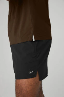 Idol Performance Tee - Espresso -ALO ACTIVEWEAR SALE M1179R 04064 b1 s3 a4 1 m93