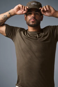 Conquer Reform Crewneck Short Sleeve - Espresso -ALO ACTIVEWEAR SALE M1205R 04064 b1 s3 a1 1 m195