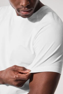 Alo Vapor Crewneck Short Sleeve - White 9 Alo Vapor Crewneck Short Sleeve - White -ALO ACTIVEWEAR SALE M1228R 00 b1 s1 a4 1 m221