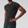 Alo Vapor Crewneck Short Sleeve - Black 1 Alo Vapor Crewneck Short Sleeve - Black -ALO ACTIVEWEAR SALE M1228R 01 b1 s1 a3 1 m221