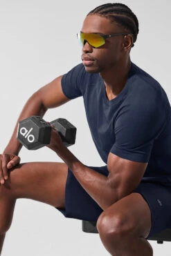 Alo Vapor Crewneck Short Sleeve - Navy 10 Alo Vapor Crewneck Short Sleeve - Navy -ALO ACTIVEWEAR SALE M1228R 03842 b1 s1 a3 1 m221