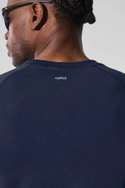 Alo Vapor Crewneck Short Sleeve - Navy 11 Alo Vapor Crewneck Short Sleeve - Navy -ALO ACTIVEWEAR SALE M1228R 03842 b1 s1 a4 1 m221