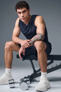 The Triumph Muscle Tank - Navy 11 The Triumph Muscle Tank - Navy -ALO ACTIVEWEAR SALE M2033R 03842 b1 s1 a5 1 m214