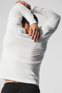 Triumph Long Sleeve Tee - White -ALO ACTIVEWEAR SALE M3079R 00 b1 s1 a2 1 m198