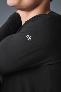 Triumph Long Sleeve Tee - Black -ALO ACTIVEWEAR SALE M3079R 01 b1 s1 a3 1 m214