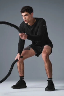 Triumph Long Sleeve Tee - Black -ALO ACTIVEWEAR SALE M3079R 01 b1 s1 a4 1 m214