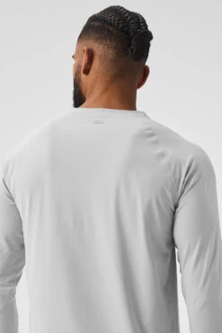Idol Long Sleeve Performance Tee - Titanium 10 Idol Long Sleeve Performance Tee - Titanium -ALO ACTIVEWEAR SALE M3123R 01320 b1 s1 a4 1 m93