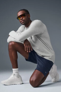 Conquer Reform Crewneck Long Sleeve - Athletic Heather Grey -ALO ACTIVEWEAR SALE M3181R 02910 b1 s1 a4 1 m221