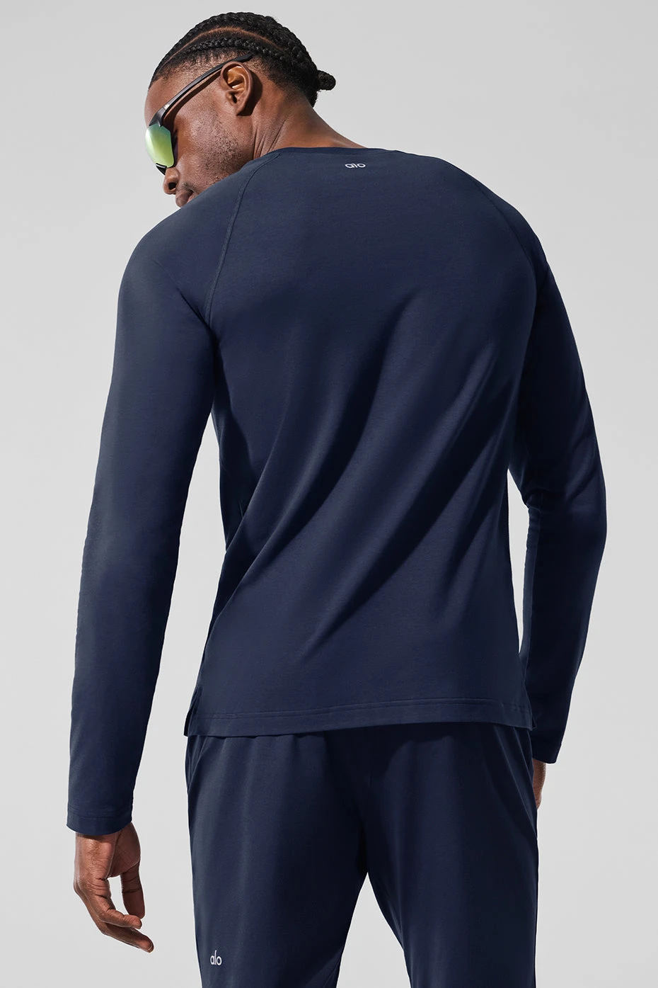 Alo Vapor Crewneck Long Sleeve - Navy 5 Alo Vapor Crewneck Long Sleeve - Navy - Image 3