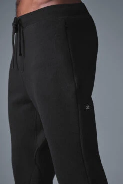 The Triumph Sweatpant - Black 9 The Triumph Sweatpant - Black -ALO ACTIVEWEAR SALE M5079R 01 b1 s1 a4 1 m221