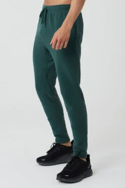 The Triumph Sweatpant - Midnight Green 8 The Triumph Sweatpant - Midnight Green -ALO ACTIVEWEAR SALE M5079R 04570 b1 s3 a2 1 m108