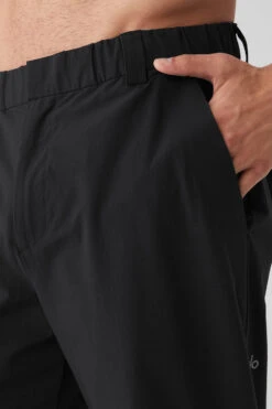 Co-Op Cropped Tech Trouser - Black 9 Co-Op Cropped Tech Trouser - Black -ALO ACTIVEWEAR SALE M5134R 01 b1 s3 a4 1 m108