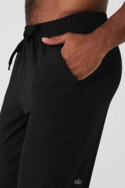 Conquer Pulse Pant - Black 10 Conquer Pulse Pant - Black -ALO ACTIVEWEAR SALE M5137R 01 b1 s3 a4 1 m93