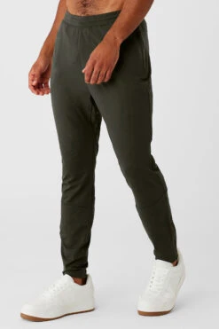 Conquer React Performance Pant - Stealth Green -ALO ACTIVEWEAR SALE M5142R 04672 b1 s3 a2 1 m93