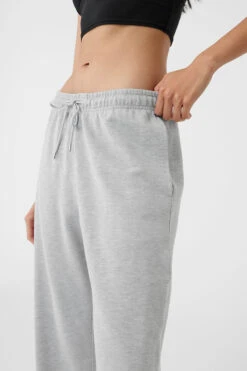 Chill Sweatpant - Athletic Heather Grey 9 Chill Sweatpant - Athletic Heather Grey -ALO ACTIVEWEAR SALE M5151R 02910 b1 s1 a4 1 m54 51e1c0ff f648 4d2e a073 2e5699a8c341