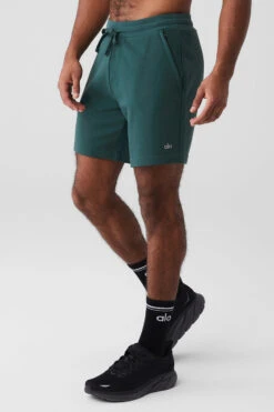 Chill Short - Midnight Green -ALO ACTIVEWEAR SALE M6082R 04570 b1 s3 a3 1 m93 8ea48bc6 5c32 41bf 9b1b 83a2e599f75f