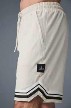 9" Traction Arena Short - Bone -ALO ACTIVEWEAR SALE M6140R 03040 b1 s1 a4 1 m214