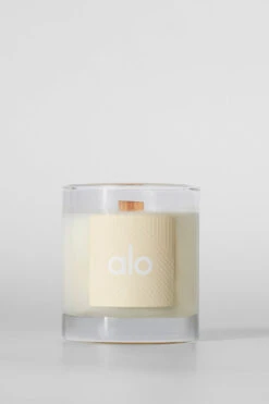 Alo Signature Candle - 8 Oz -ALO ACTIVEWEAR SALE N7013F 00 b1 s1 a2 b45ab0fd af83 411a a9f9 eb35b7c43b28