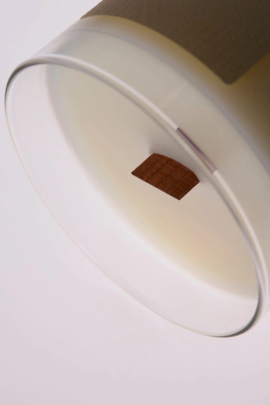 Alo Love Candle - 8 Oz 5 Alo Love Candle - 8 Oz - Image 3