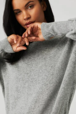 Cashmere Jet Set Crew - Dove Grey Heather -ALO ACTIVEWEAR SALE W3524R 02288 b1 s1 a4 1 m18