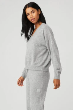 Cashmere Jet Set V-Neck Pullover - Dove Grey Heather 9 Cashmere Jet Set V-Neck Pullover - Dove Grey Heather -ALO ACTIVEWEAR SALE W3628R 02288 b1 s1 a2 1 m18