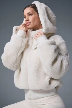 Foxy Sherpa Jacket - Ivory -ALO ACTIVEWEAR SALE W4493R 03299 b1 s1 a5 1 m91