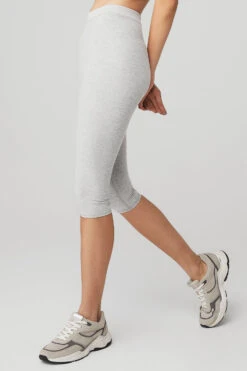Alosoft High-Waist Iconic 90's Capri - Athletic Heather Grey 8 Alosoft High-Waist Iconic 90's Capri - Athletic Heather Grey -ALO ACTIVEWEAR SALE W51024R 02910 b1 s1 a2 1 m54