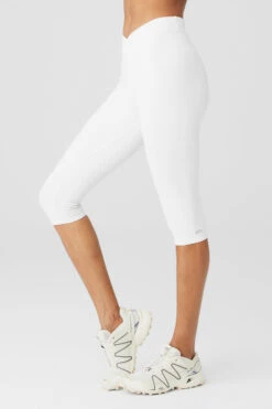 Airbrush V-Cut Define Capri - White -ALO ACTIVEWEAR SALE W51164R 00 b1 s1 a3 1 m18 7abcc96c dae1 4d52 86c0 32387d0a780a