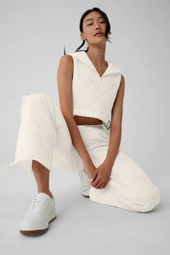 High-Waist Snowrider Puffer Pant - Ivory -ALO ACTIVEWEAR SALE W51351R 03299 b1 s1 a5 1 m54