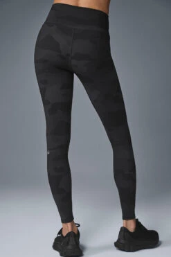 High-Waist Camo Vapor Legging - Black Camouflage -ALO ACTIVEWEAR SALE W5635R 02539 b1 s1 a24 1 m206