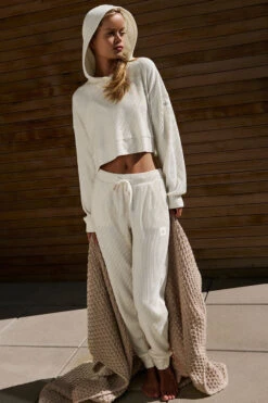 Muse Sweatpant - Ivory -ALO ACTIVEWEAR SALE W5784R 03299 b2 s1 a1 1 m143