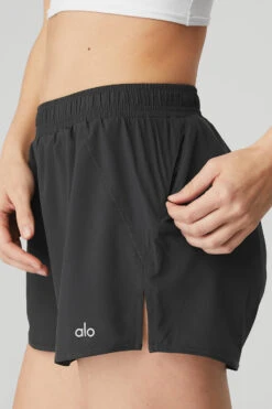 Stride Short - Anthracite -ALO ACTIVEWEAR SALE W6230R 02125 b1 s1 a4 1 m89