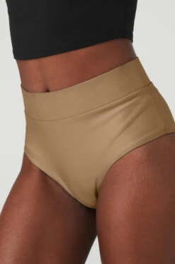 Airlift Record-Breaker Boyshort - Gravel -ALO ACTIVEWEAR SALE W6282R 01347 b1 s1 a4 1 m100
