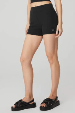 Goddess Ribbed High-Waist Hot Short - Black -ALO ACTIVEWEAR SALE W6286R 01 b1 s1 a2 1 m89
