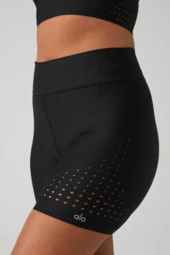 5" Airlift High-Waist Laser Cut Speedy Short - Black -ALO ACTIVEWEAR SALE W6302R 01 b1 s4 a4 1 m135