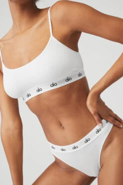 Icon Cami Bra - White -ALO ACTIVEWEAR SALE W9425R 00 b1 s1 a4 1 m18 466380d5 f533 4ffa ad40 ab55bc37def7